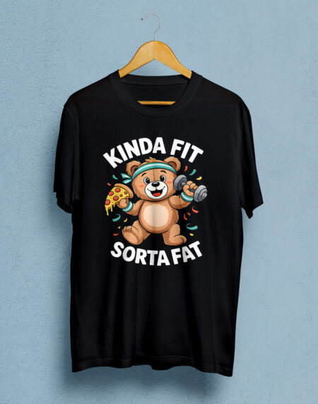 Koszulka Kinda Fit Sorta Fat – zabawny nadruk, miś fitness